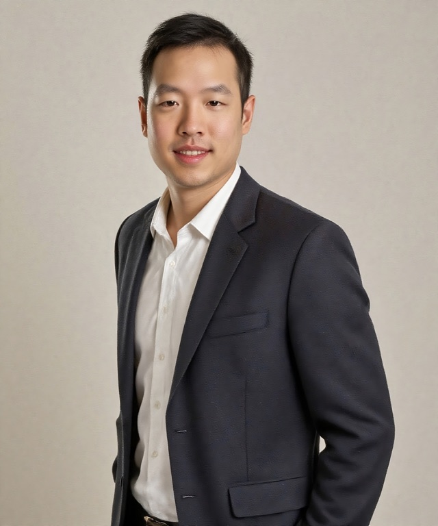 Portrait of Hut Tangchitnob, the designer and developer behind Hut Web Design